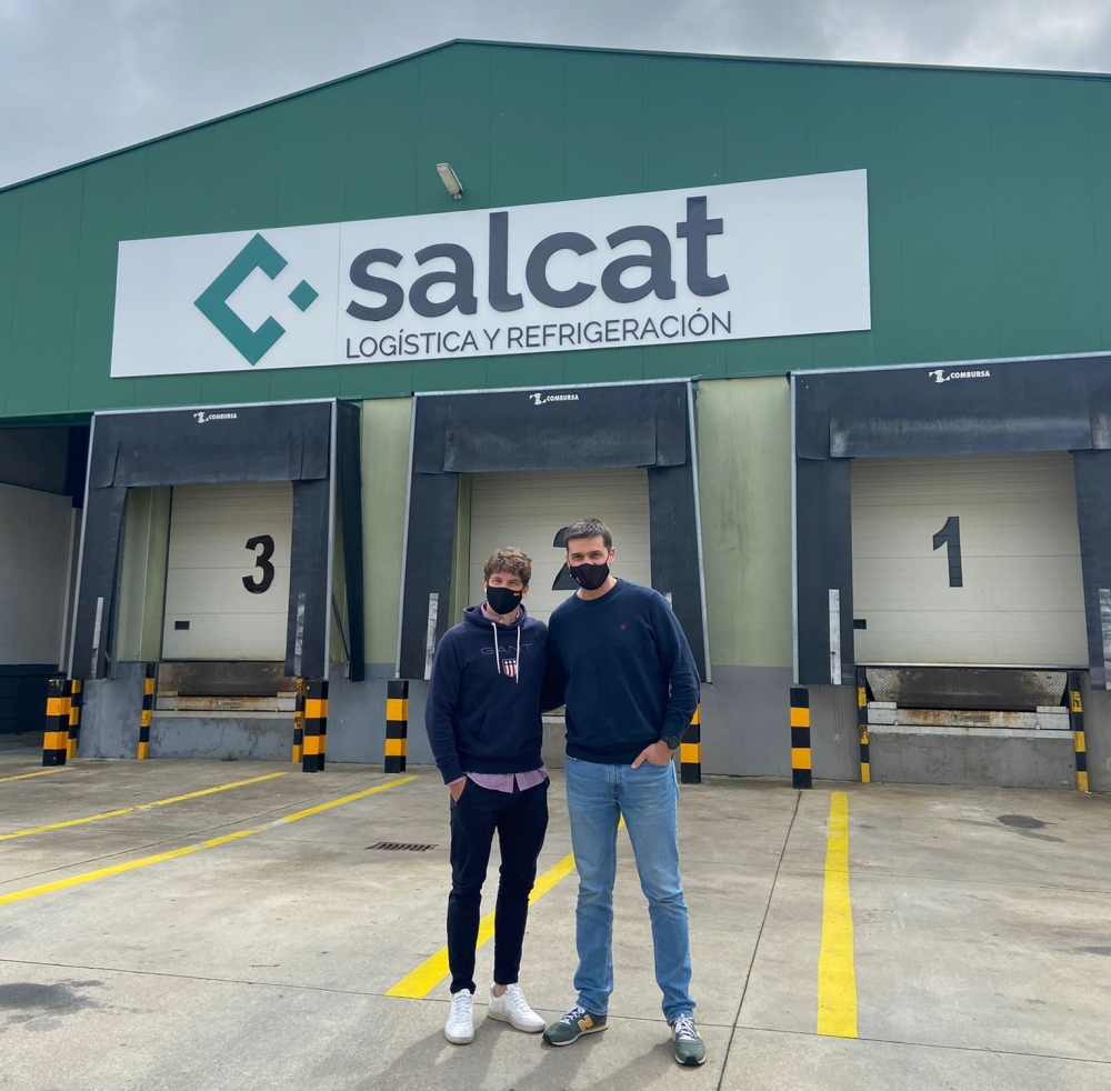 Antonio Amaro, jugador del Salamanca, junto a Albert Pou, gerente de Salcat