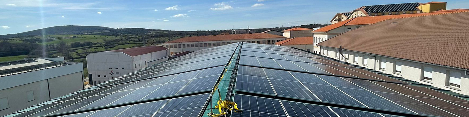 Implantación de placas solares en nuestras instalaciones, concienciados con el desarrollo sostenible 